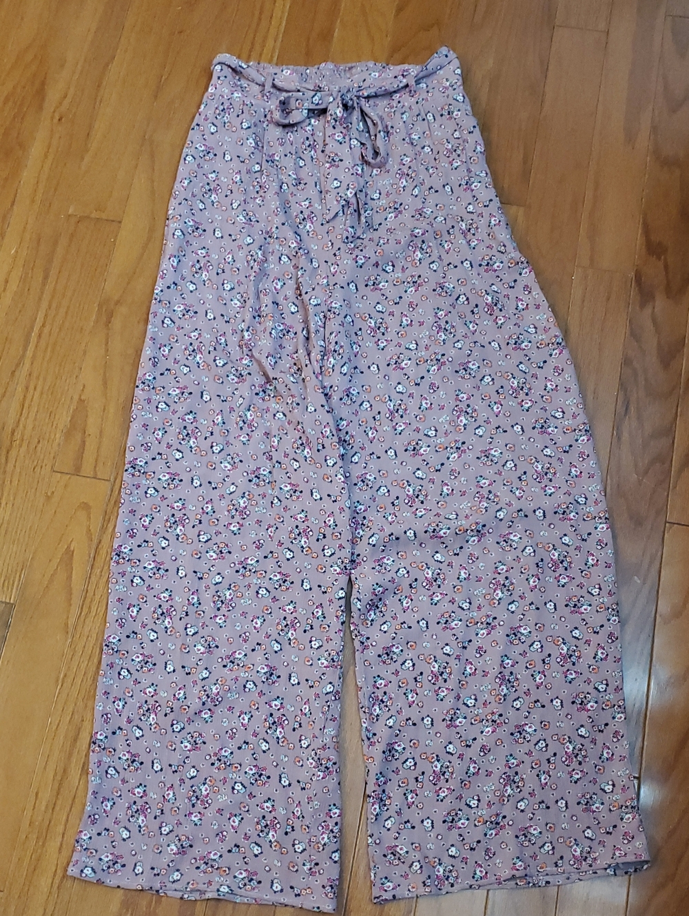 XHILERATION PURPLE FLORAL SOFT TIE FRONT PANTS Medium Oversized Loose